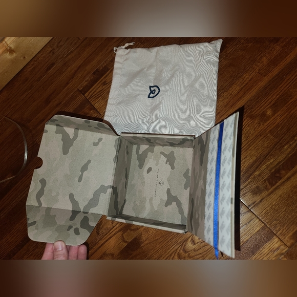 Rothy's Mini Catchall box & dustbag - Picture 2 of 3